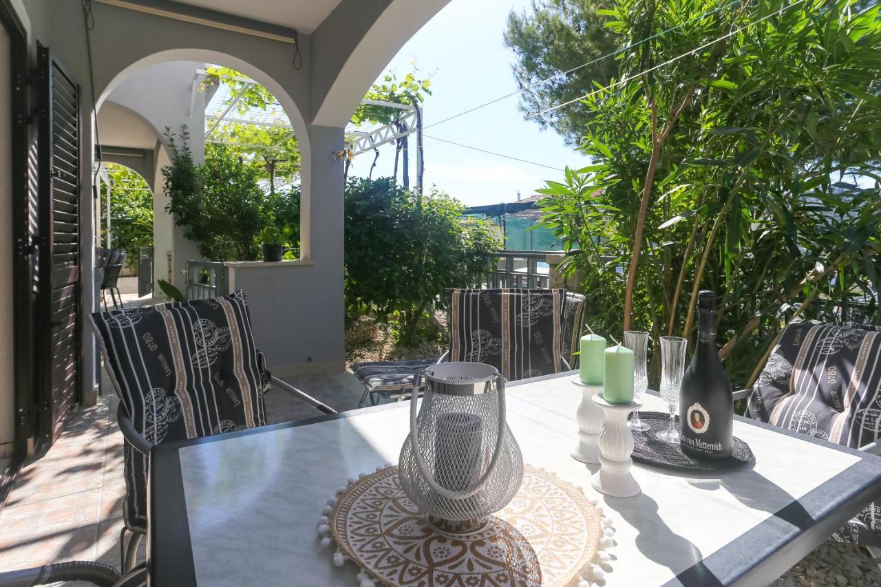 Apartmani Stanic Seget Vranjica Exterior foto