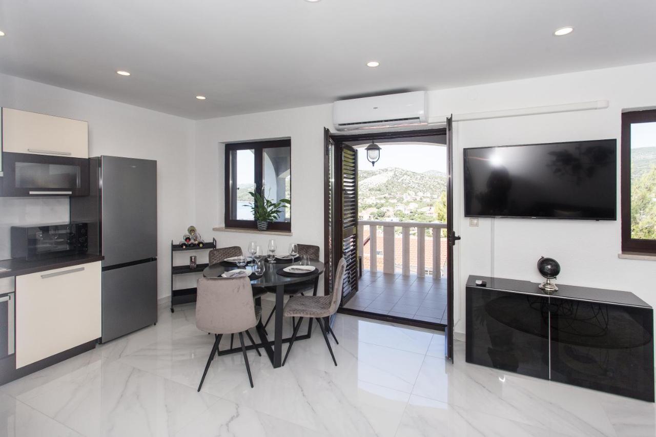 Apartmani Stanic Seget Vranjica Exterior foto