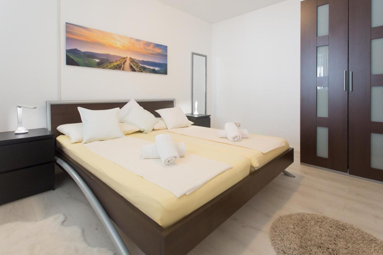 Apartmani Stanic Seget Vranjica Exterior foto